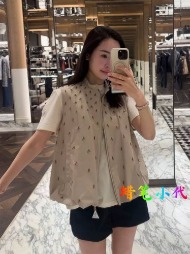 原版Mo.....2025春夏季新款时尚潮流马甲外套 纯手工订珠缝制工艺 细密网眼衬里 兜帽 七分袖 拉链开合 口袋 可调节袖口 Gruilly珠饰棉质面料 马