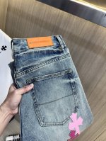 ch克罗心 2025新品男士牛仔裤 面料舒适弹性好。独家发售 时尚优雅 重工艺设计。采用原色酵母水洗工艺 精选进口重磅丹宁牛仔面料 配定制五金装饰 真皮皮牌 精