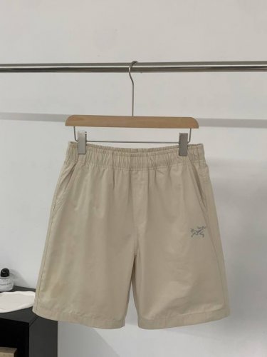 Arc'25Ss鸟家夏季男款纯棉梭织宽松五分裤休闲短裤 面料是全棉水洗细斜纹长绒棉面料 触感顺滑 轻便耐磨透气性高 带给您舒适的贴身感 简直夏天必备短裤 侧口袋