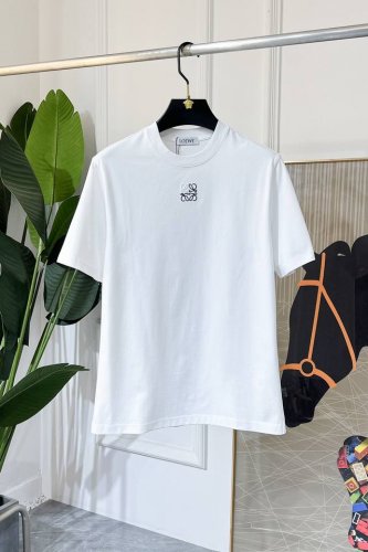 罗薏葳- 2025Ss蛇年贺岁款春夏精品短袖T恤 官网同步 高端品质 定制顶级长绒棉面料，顶级大厂1:1制作，时尚大牌重工艺Logo设计，手感柔软细腻 穿着亲肤