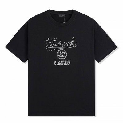 Chane1小香23Fw系列Logo字母印花T恤 整体加厚纯棉面料 布面香奈儿立体Logo字母印花图案 廓形设计风格 Chanel黑白撞色简单又不失优雅 所有内