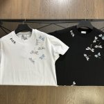 迪奥 Dior 2025春夏新款蝴蝶印花圆领纯棉T恤半袖短袖 可情侣款 迪奥蝴蝶系列着实吸引人，让人拒绝的灵动与精致，精密轮廓密绣的加持，，整体高贵优雅，落落大