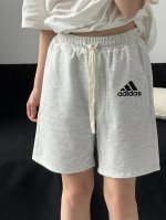 adidas 阿迪达斯小标运动宽松短裤 官网发售｜兼运动与潮流｜超百搭 甄选新疆360G重磅华棉 面料 最大的优点就是柔软轻薄透气 不闷不热 会呼吸的面料 亲肤