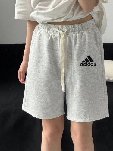 adidas 阿迪达斯小标运动宽松短裤 官网发售｜兼运动与潮流｜超百搭 甄选新疆360G重磅华棉 面料 最大的优点就是柔软轻薄透气 不闷不热 会呼吸的面料 亲肤