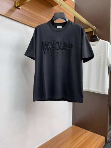 P220 蒙口 M-3Xl 阔版 Ss新工艺Logo高品质纯棉质阔版圆领男士短袖T恤，新季新推系列将标识巧妙融入设计，塑就一系列充满复古风情的运动风单品。在这款