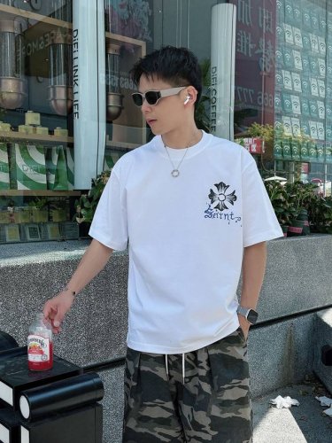 ch* 顶级货品2025春夏新款首发专柜最新款短袖圆领T恤 高端订制 设计前卫时尚！品牌Logo重工艺设计 高端定制260克面料.手感柔软.穿着舒适.专柜级别精