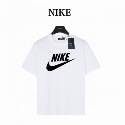 nike 经典耐克字母印花 款号:Nk01 白色 240克重磅小落肩100%棉T恤 Os版型 宽松有型好搭配 采用精梳紧密赛络工艺 面料更耐磨 袖口以及下摆三排
