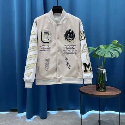 Off Whiteow联名款Ac米兰棒球服外套夹克 订购原版开模 历时一个月终于出货了，简直太爱了 上身真的超级帅。随意翻翻街拍 就能发现明星们都把它当作收藏级