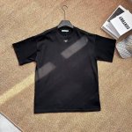 prada普拉达 新款贴标Logo短袖T恤 原版面料高版本高品质 网红明星同款 定制定染简约基础款，简单大气，精致时尚，纯棉面料，面料柔软舒适 手感舒服 超级百