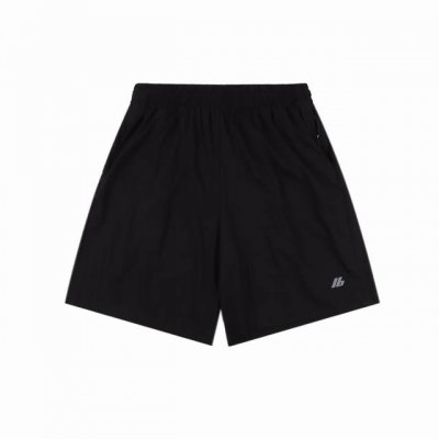 balenciaga 巴黎世家 字母印花短裤 面料采用定制梭织面料，订染颜色后整蚀毛处理，对照原版做丝滑超柔处理，布面肌理股线清晰明显，垂感一级棒，做工精致都到