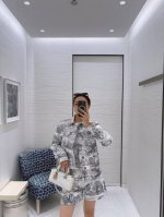 短裤 P250 外套 P380 Dio* 25Ss早春新款 短款满版茹伊印花牛仔夹克外套丨独家Yb开发！高版出品！柜柜最新款进口有机棉牛仔面料质感超赞！软硬适中