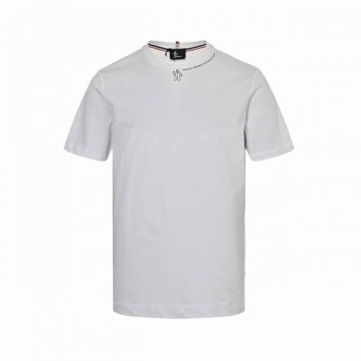 moncler 蒙口 25Ss 领口字母徽标印花短袖 这款 Moncle标识短袖，以纯粹黑色为主色调搭配 Moncle标识印花，展现出低调奢华的品质感。采用定制