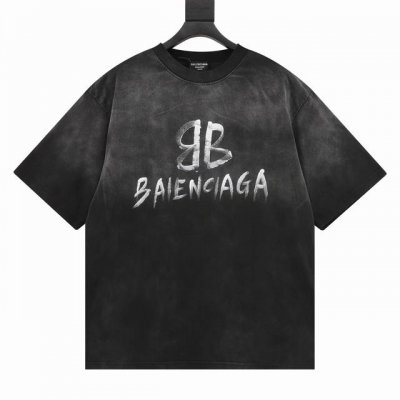 Balenciaga巴黎世家 水洗草写字母印花圆领T恤 定制高克重 针织棉面料精心制作，手感特别的扎实，质感拉满，松软细腻上身舒适，优越的吸湿排汗性能，不闷热！