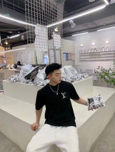 顶级最高版本 Lv路易威登Louis Vuitton 驴家1V 经典滑雪字母半袖T恤短袖 男女同款 情侣款 宽松版型 最高版本 原版面料 高版本 高品质 所有细
