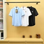 上新， 款号25162 Burberry 巴宝莉25S夏季经典男士战马商务时尚纯色短袖衬衫！纯色就是时尚圈长盛不衰的经典元素。还让它成为了奢华高贵的代名词！它们