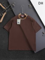 Burberry Bbr 巴宝莉 博柏利 战马 微宽版型S-Xl 新款独家限定 25年最新最顶级 领口经典格纹条 刺绣精美工艺 320克洗水面料T恤作为奢侈界的