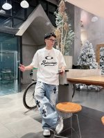 25Ss 巴黎新款圆领短袖T恤 选用330克双纱平织棉面料打造 做旧磨烂工艺 螺纹针织领口 男女同款 码数 S-2Xl 颜色 黑 白两色 尺码表 s 胸围108