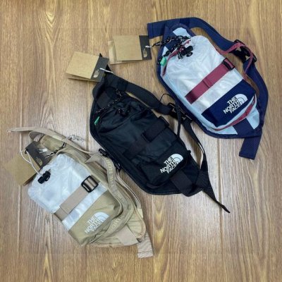 The North Face Tnf北面字母Logo标牌单肩斜挎胸包腰包 男女同款情侣款 颜色：黑色 蓝色 卡其色 尺寸：34X16X6 Cm 083
