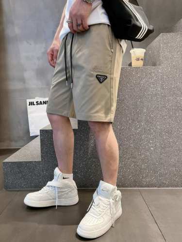 2025春夏最新款短裤，顶级品质，定制面料时尚感十足，后兜Logo凸显品牌简约大方得体，搭配休闲简单时尚潮流可以，十分百搭 码数：M-3Xl