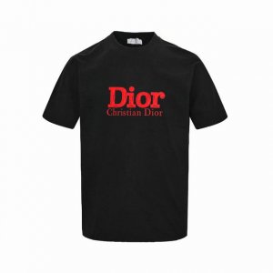 dior 迪奥 硅胶字母爆裂短袖T恤 这款T恤采用定制面料 重量达到270克 材质为100%双纱棉 确保穿着舒适且耐穿 设计上 它采用了独特的字母硅胶彩色立体烫