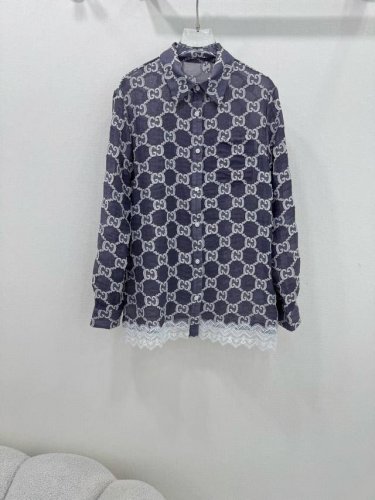 Gucc*G家25夏季新款提花半透视防晒衬衣 下摆拼接蕾丝设计 古家高级手工坊系列款 非常高级的进口高密度质地 满身立体提花 仔细看细节 都是很时髦的选择 上身