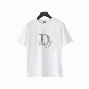 实拍细节图+尺码表 dior迪奥新款胸前渐变色字母硅胶烫短袖 多样的花朵为Dior标识上衣赋予挚爱浓情 宽松版型显瘦包容性极好 圆领设计修饰了脖颈线条 胸前的立