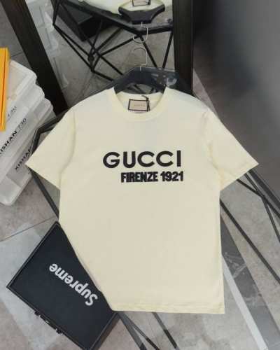 古驰 Gucci新款刺绣Logo1921纯色圆领短袖 款号：833 原版面料官方同款短袖T恤 定制280 克同缸染面料手感非常舒服 春夏最新砖柜同步时尚又个性超