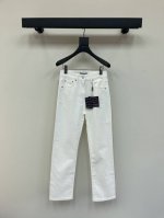 prada *重工牛仔裤，采用高端定制面料，穿着非常舒适，牛仔版型，包容性好，显瘦百搭。高腰设计，提升气质Sml Aa