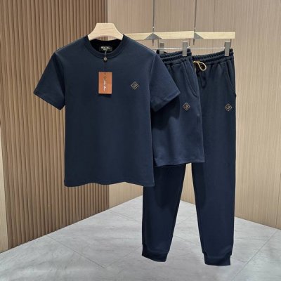 短袖配短裤 套 短袖配长裤 套 三件套 不拆卖 成套出售 Loro pina 诺U翩雅 老钱新贵推荐！都市户外休闲运动三件套装 重磅套装来袭。采用客供定制针织纯