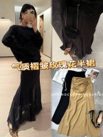 气质优雅高级感褶腰包臀鱼尾半身裙 前中有抽皱设计形成美感的褶皱，强调整体腰线增加设计和造型感，视觉拉高下半身比例展现出优美的身材，Ji简又不失优雅感的修身鱼尾版