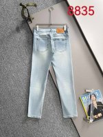 Lv2025夏季修身牛仔裤长裤，采用进口客供日本Denim平纹棉质牛仔面料梭织生产，三标齐全，简约不失大气，柔软细腻舒适，上身百搭时尚8835 码数：28-38