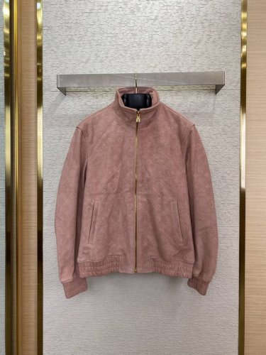 Lv秀款提花夹克外套 Yb购入打版，Yb一致版型面料，三围定制，可与同季下装搭配营造时尚造型，定制五金辅料，三标齐全，男女同款！ 版型 宽松剪裁 颜色 单色 尺