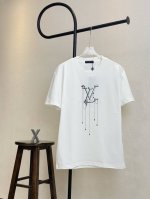 款号Xb65 Lv路易威登吊坠水滴刺绣圆领短袖 情侣同款 全套包装 三标齐全 区别市场通货 随意对比 纯棉280克高克重32支双纱 不起球 不褪色 舒适透气 经