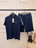 新品Dior专柜同款套装衣服P210,裤子P210可拆开出售Dior迪奥、2025新款短袖+短裤套装，这款绝对是男装单品中的功勋主角之一，属于极为经典的代表作品