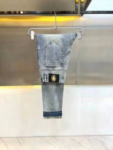 主推.长期有货 范思哲 高品质 2025官网高端新品原单少数帅爆牛仔裤，百分百原单 百搭神器！今年最新流行的风格设计款式，采用进口棉花制作成的单宁布，上身舒适，