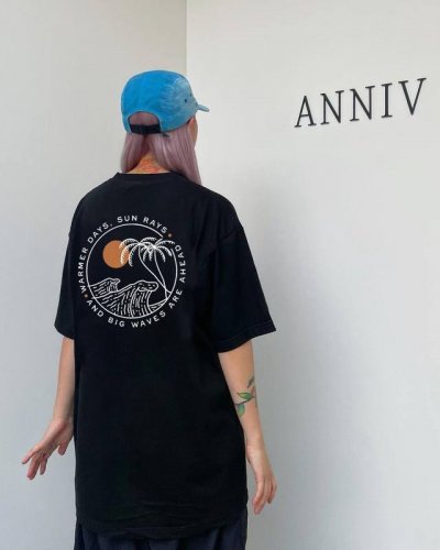 vans 万斯 日系夏日椰树情侣短袖 商品参数 采用260克双砂面料 三针五线做工，领口包包边条 今年火爆的品牌 看到了就忍不住要自留一件 正确纹路立体印花 正