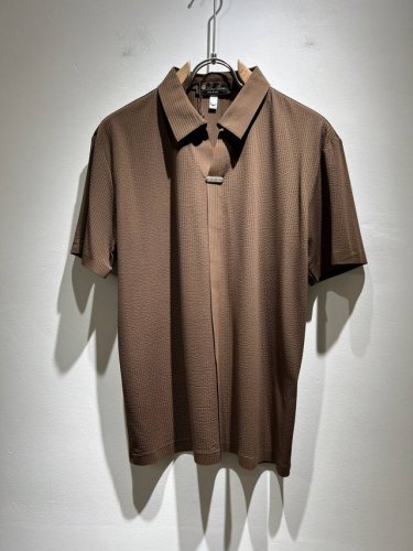 loro Piana诺悠翩雅 2025春夏男士最新的贸易订单翻领长袖衬衣，全品相！！采用Logo五金图案设计！上身舒适透气，不僵硬，整体有着丰富的立体感，品质出