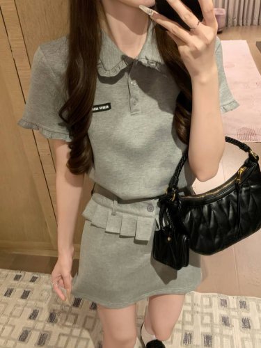 上新 Miumi* 缪缪 25Ss减龄花边Polo领短袖短裙套装 时髦洋气穿出大长腿 适穿各种场合 休闲通勤度假 定制面辅料 认准版本 高版本 颜色：灰色 白色
