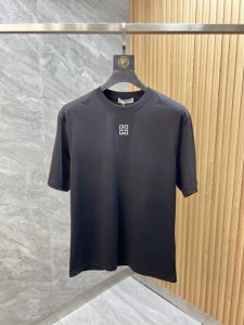 Give 纪梵希 2025年春夏新品上新 三标齐全 丝光棉圆领短袖T恤 好货不用过多介绍 看细节 专柜码数 M-Xxxl 175 140建议L