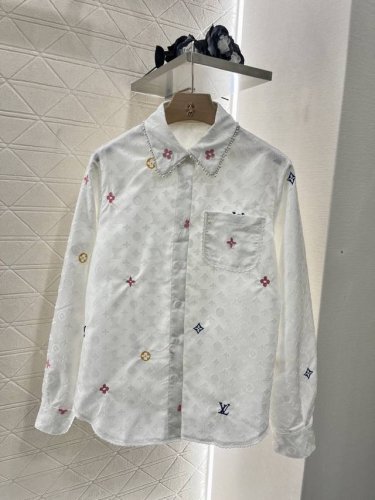 louis Vuitto*2025新品上架 提花刺绣衬衫蓬蓬半裙套装 定制Yb原生全棉材质 工艺处理 呈现立体字母效果 长袖衬衫裁剪 正肩版型 简约时尚 通体四
