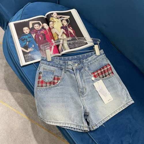 P21024春夏新品Mm6马吉拉口袋格子布拼色短裤，经典牛仔蓝短裤，定制纯棉赛络纺牛仔面料，重工酵素洗水加怀旧，口袋拼接格子布设计独显个性，三标五金齐 1色码数