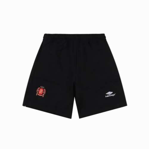 balenciaga 巴黎世家 Blcg 25Ss 曼联刺绣白条拼接短裤 轻奢主义 男女日常通勤穿搭必备单品 正确版本随意对比 详细特征 采用360克纯棉双纱鱼