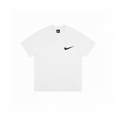 nike 耐克海外款幻影字母Logo印花短袖T恤 男女同款 采用260克双砂面料 三针五线做工，领口包包边条 今年火爆的品牌 看到了就忍不住要自留一件 正确纹路