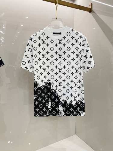 lv 2025早春新款男女同款短袖T恤，！定制专属纯棉面料，定制原版工艺螺纹，胸前重工字母Logo工艺设计！简约大方，从容百搭，档次极高，完美融入时尚还有风情感