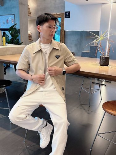 上衣- 裤子- 一套都有 p普家25Ss夏季新品时尚潮流短袖外套，百搭上身效果。一营造欧美雅致运动风尚，超级百搭超级耐看的绝佳春季炸街延续了往年的经典爆款设计