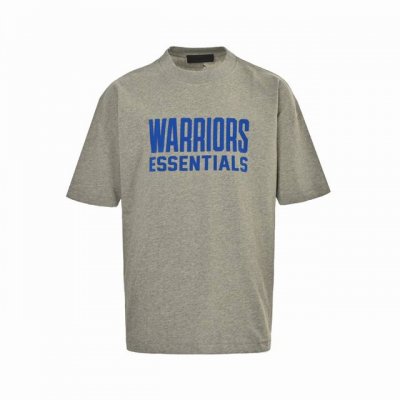 fear Of God & Nba 联名款球队队名压胶印花短袖 面料采用21S纯棉双纱环锭纺面料 水洗后克重240G 印花为植绒印花 区别市场看图做货的垃圾货