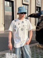 马吉拉家 2025春夏新款男女同情侣款休闲宽松棉质圆领短袖T恤衫！贸易公司渠道稀出，同步官网发售 ！ 2025春夏最新系列，经典时尚设计元素，为全新系列注入满满