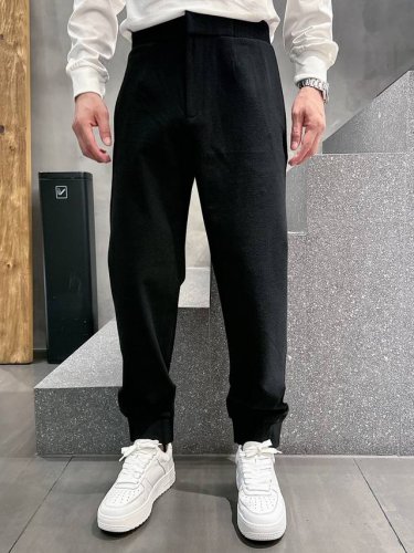 Ez新款休闲裤！官网同步发售。品牌经典Logo休闲裤 ，定制面料，舒适度极好，手触感强烈。辨识度极高，完美品相工艺。 尺码：M-3Xl020