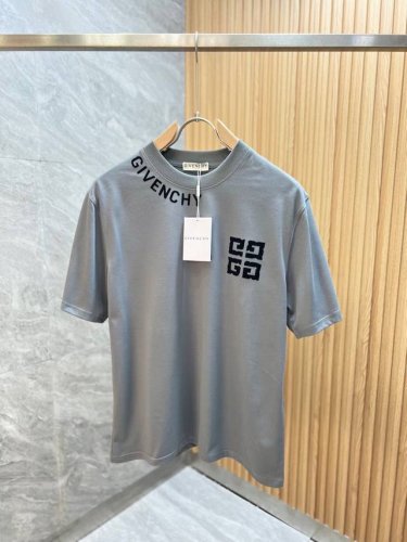 give 纪梵希 2025春夏新品 三标齐全 圆领纯棉短袖T恤 好货不用过多介绍 看细节 专柜码数：M-Xxxl 175 140建议L ，