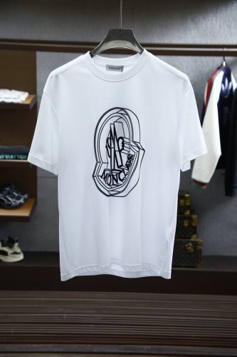 moncler 蒙口 2025Ss春夏新品 时尚先锋必备 3D 植绒T恤来袭 mon这款T恤让你简约即高级 甄选优质高支纯棉面料打造 质地柔软舒适 胸前独特3D